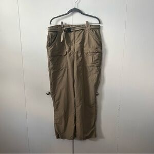 L.L. Bean Women’s L Regular Nylon Cargo Pants / UPF Outdoor Travel Pants – Khaki